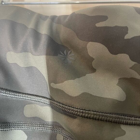 Athleta camo contender 7/8 tights leggings, size small - Picture 10 of 10